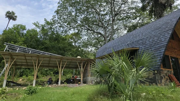 Proceso 69 · Estructura para paneles solares e instalación de los paneles.