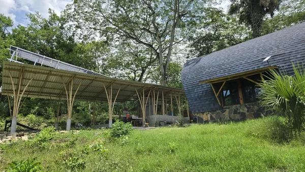 Proceso 70 · Estructura para paneles solares e instalación de los paneles.