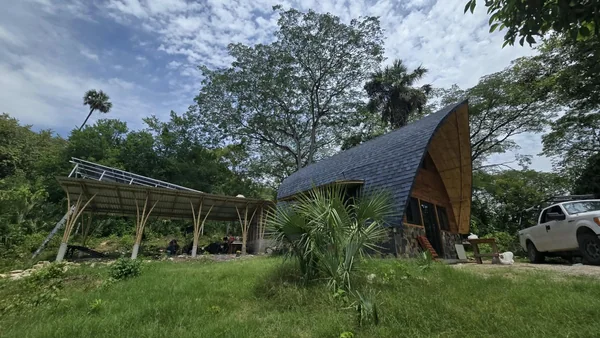 Proceso 72 · Estructura para paneles solares e instalación de los paneles.